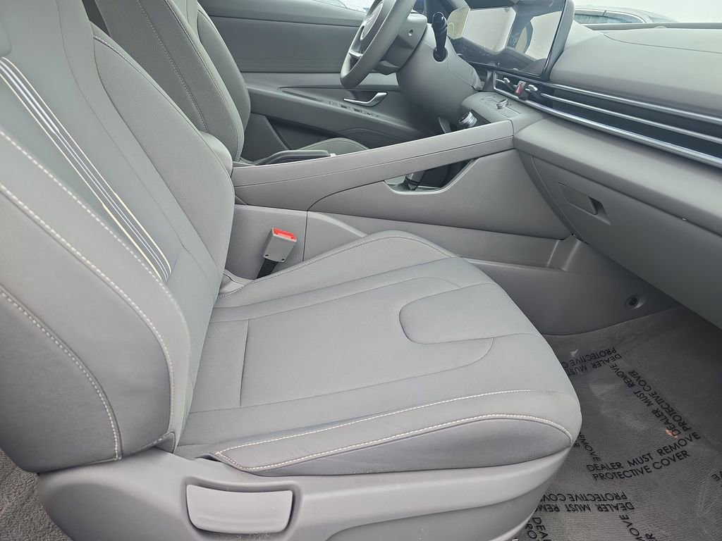 Used 2024 Hyundai Elantra SEL image 10