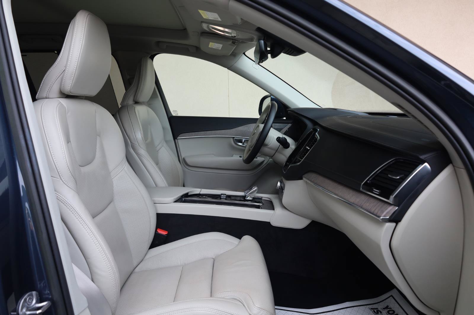 Used 2023 Volvo XC90 B6 Ultimate w/ Protection Package Premier AWD/4WD image 35