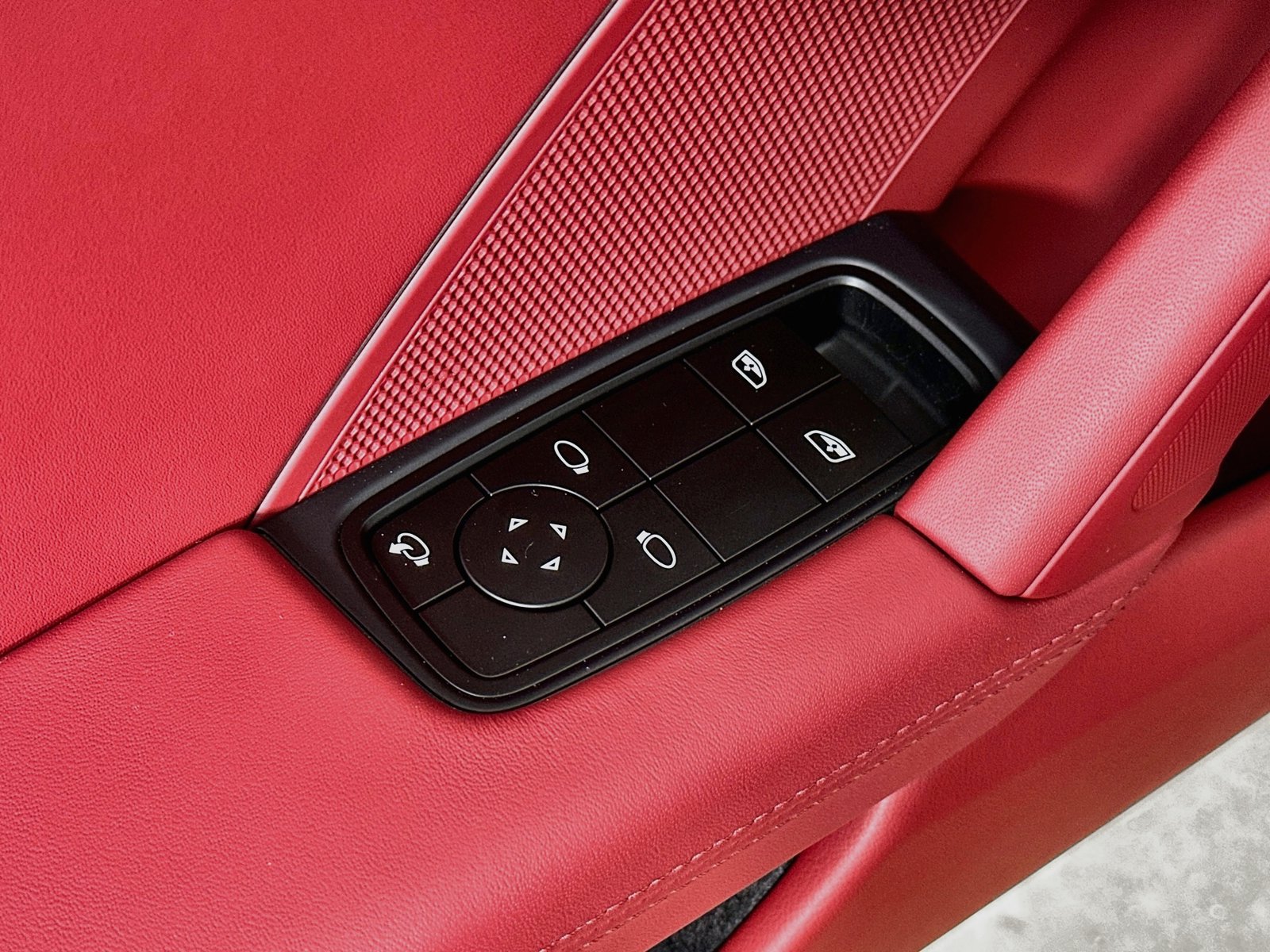 Used 2026 Porsche 911 Carrera RWD image 17