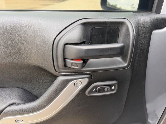 Used 2018 Jeep Wrangler Unlimited Sahara w/ Connectivity Group image 11