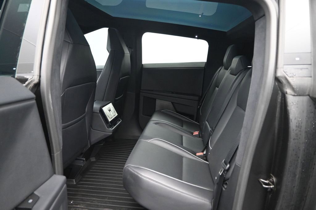 Used 2024 Tesla Cybertruck AWD Crew Cab image 23