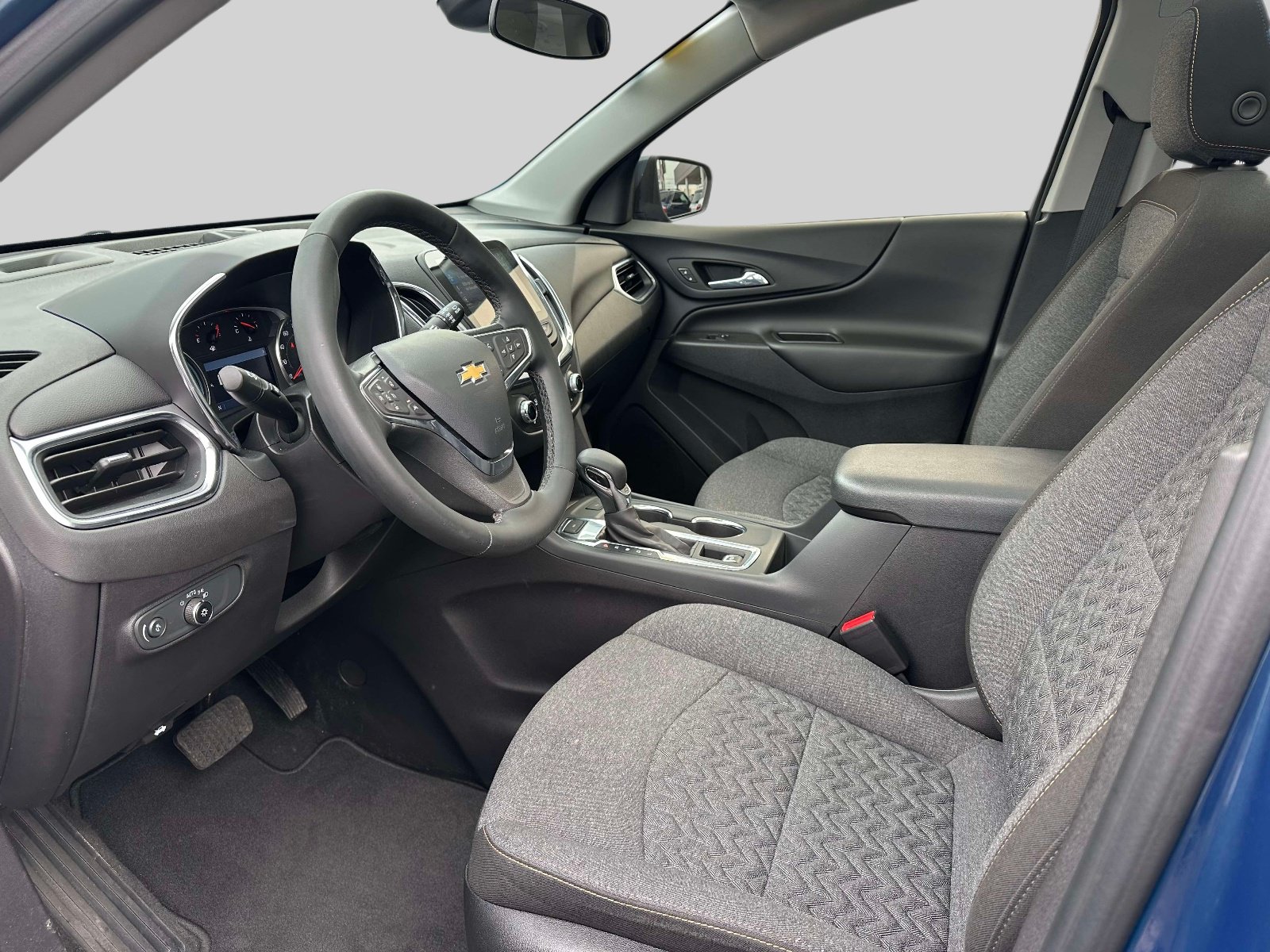Used 2024 Chevrolet Equinox LT AWD/4WD image 16