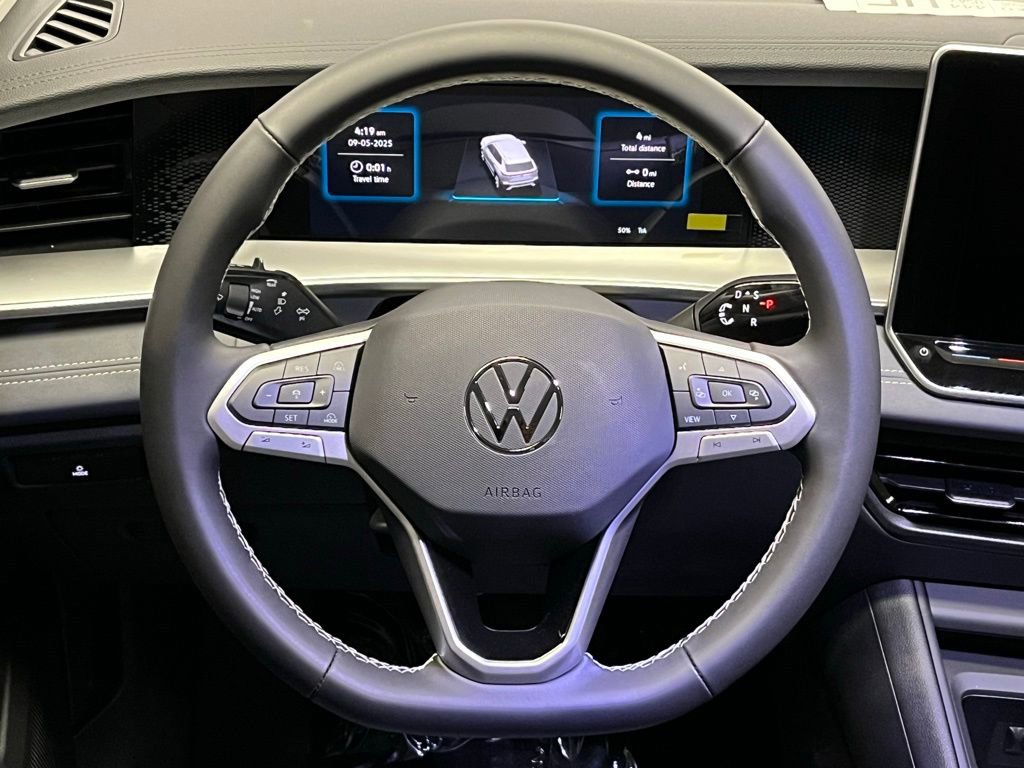 New 2025 Volkswagen Tiguan SE R-Line image 9