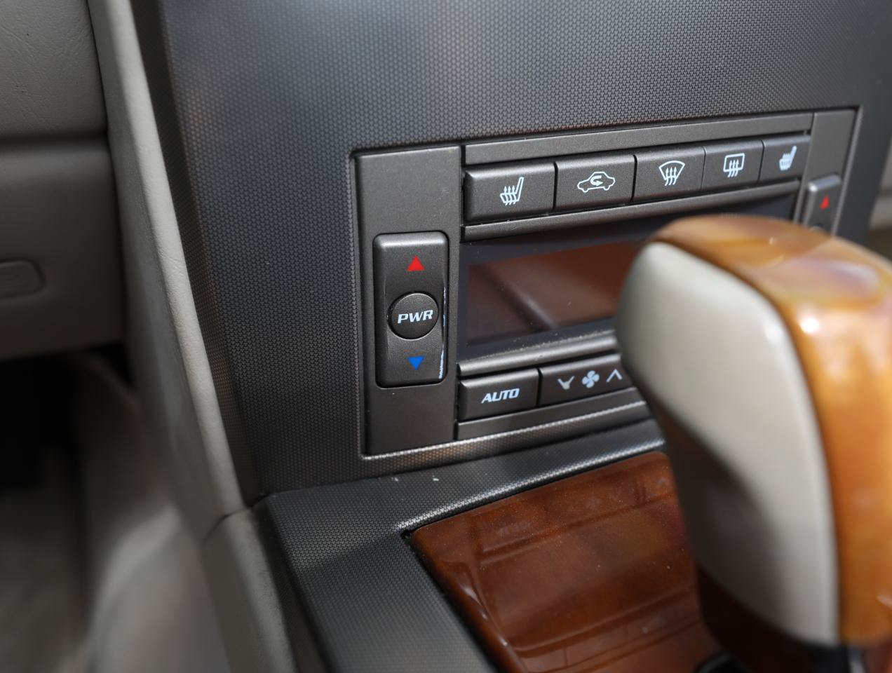 Used 2005 Cadillac XLR RWD image 21