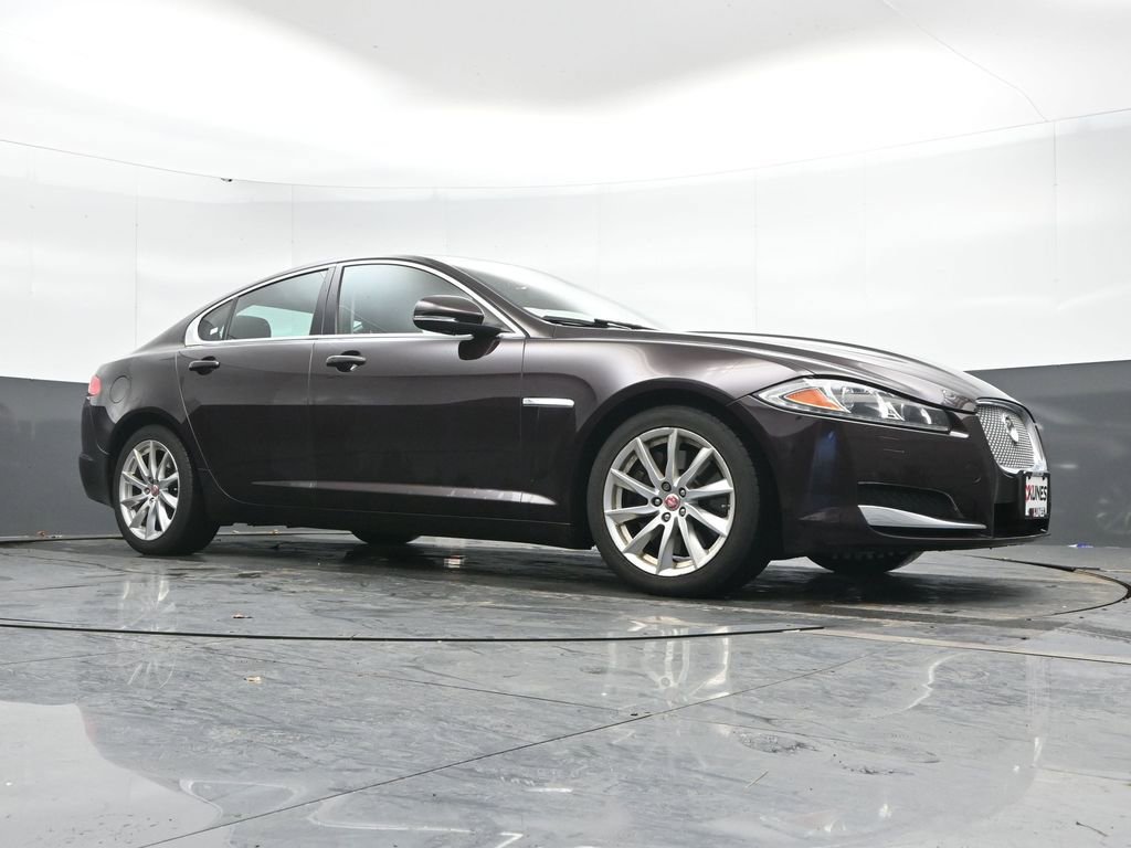 Used 2015 Jaguar XF Premium image 40