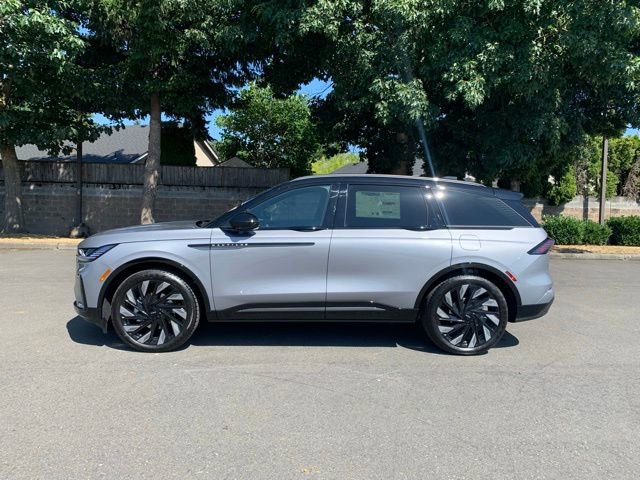 New 2025 Lincoln Nautilus Reserve image 2