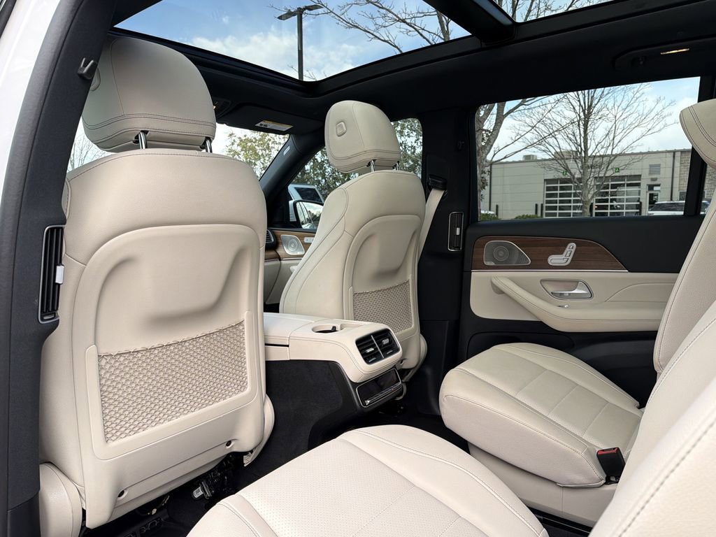 Used 2025 Mercedes-Benz GLS 450 4MATIC image 13