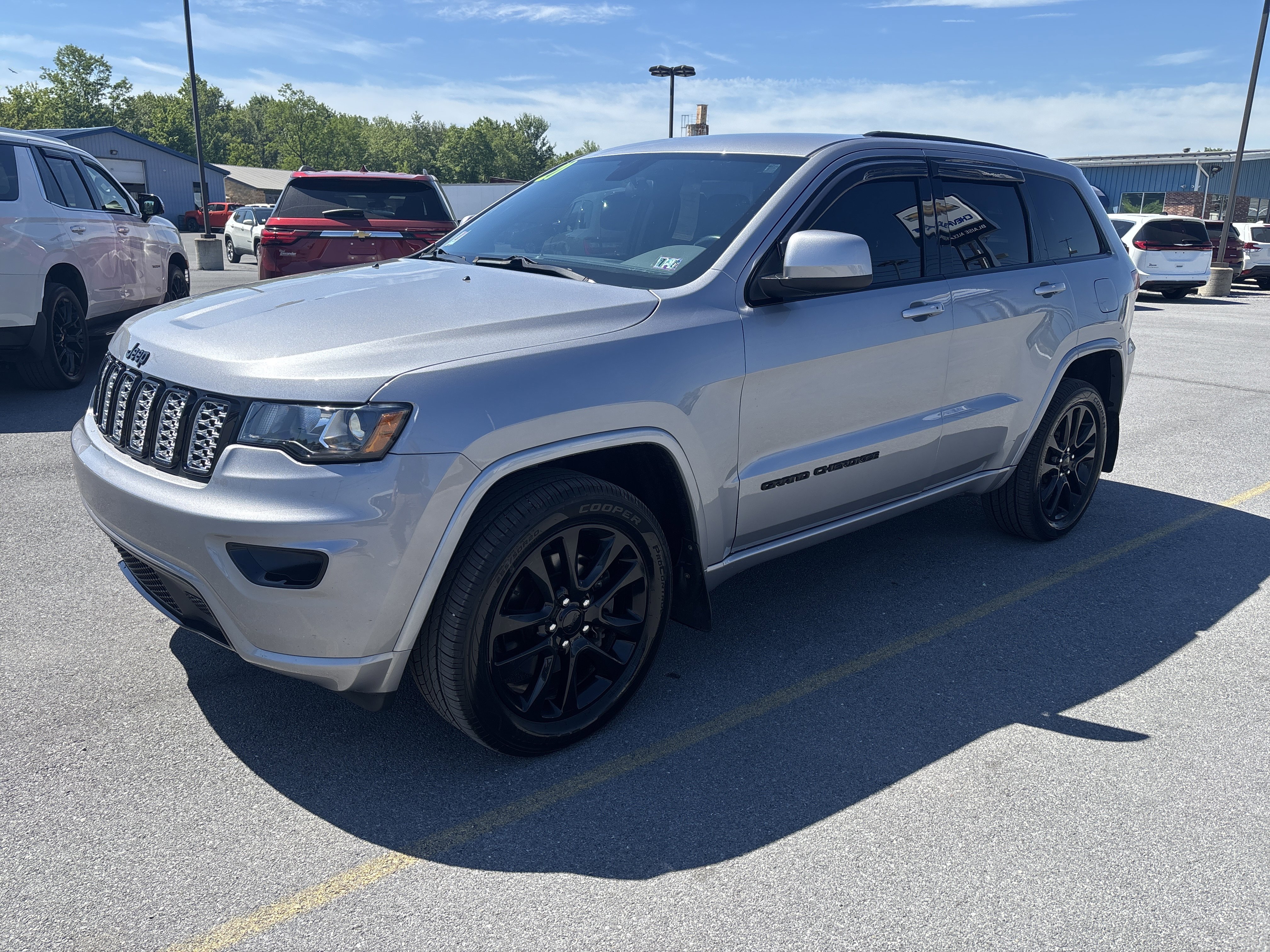 Used 2021 Jeep Grand Cherokee Laredo X AWD/4WD image 8