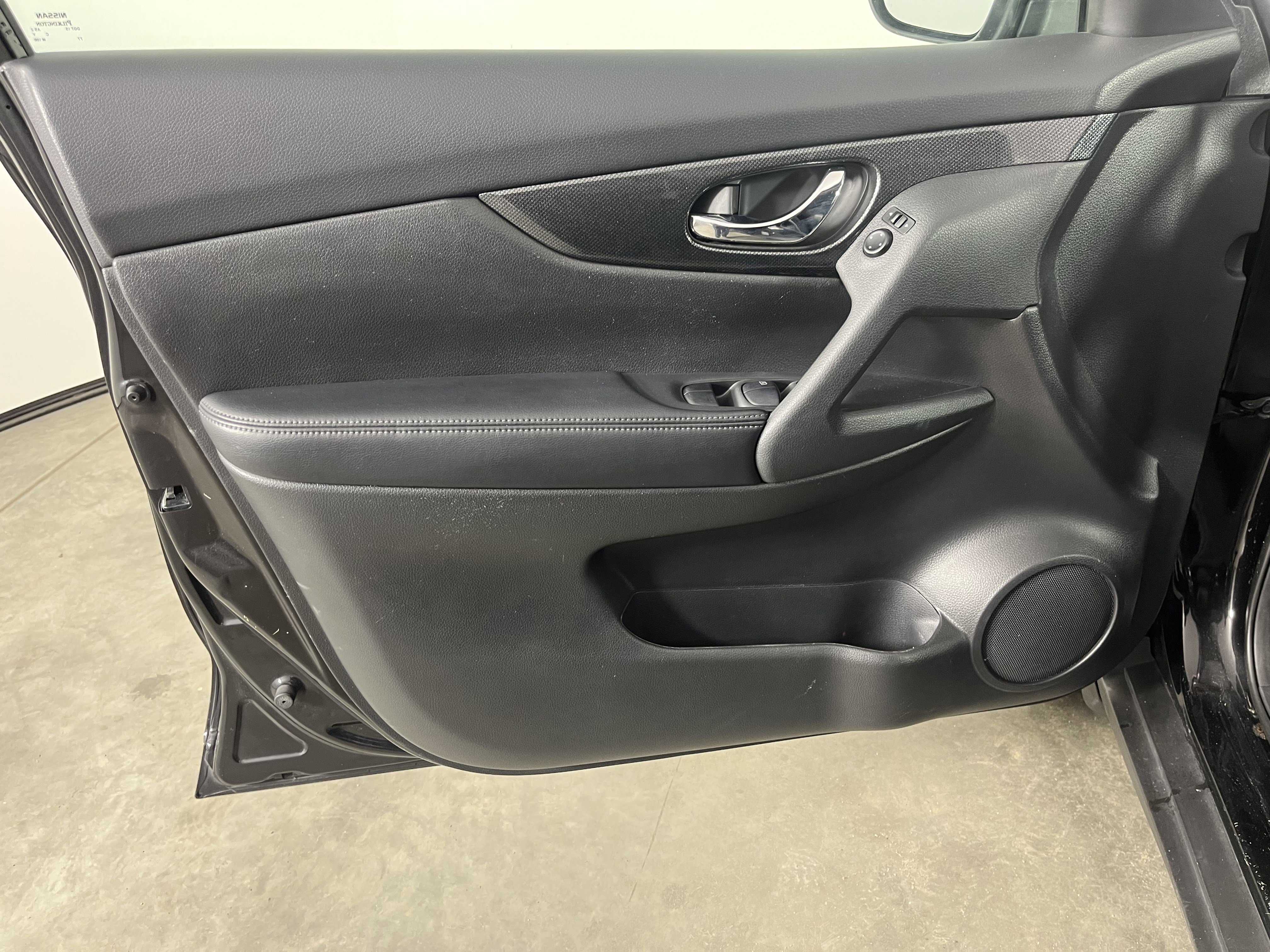 Used 2016 Nissan Rogue SL image 17
