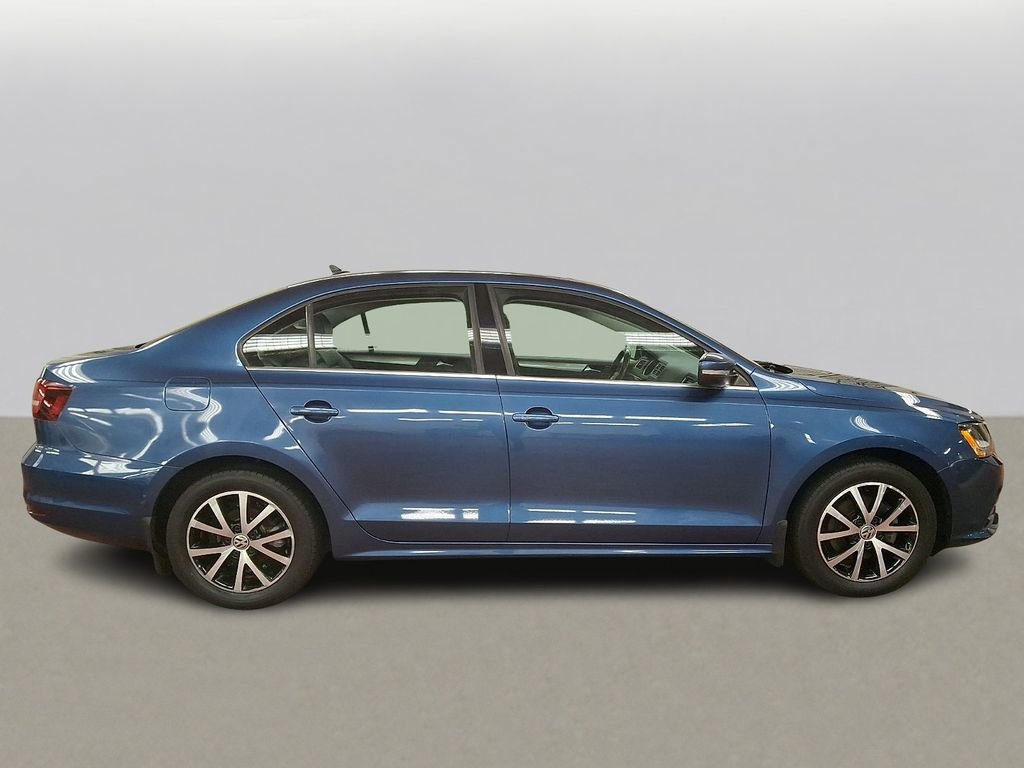 Used 2017 Volkswagen Jetta SE image 4