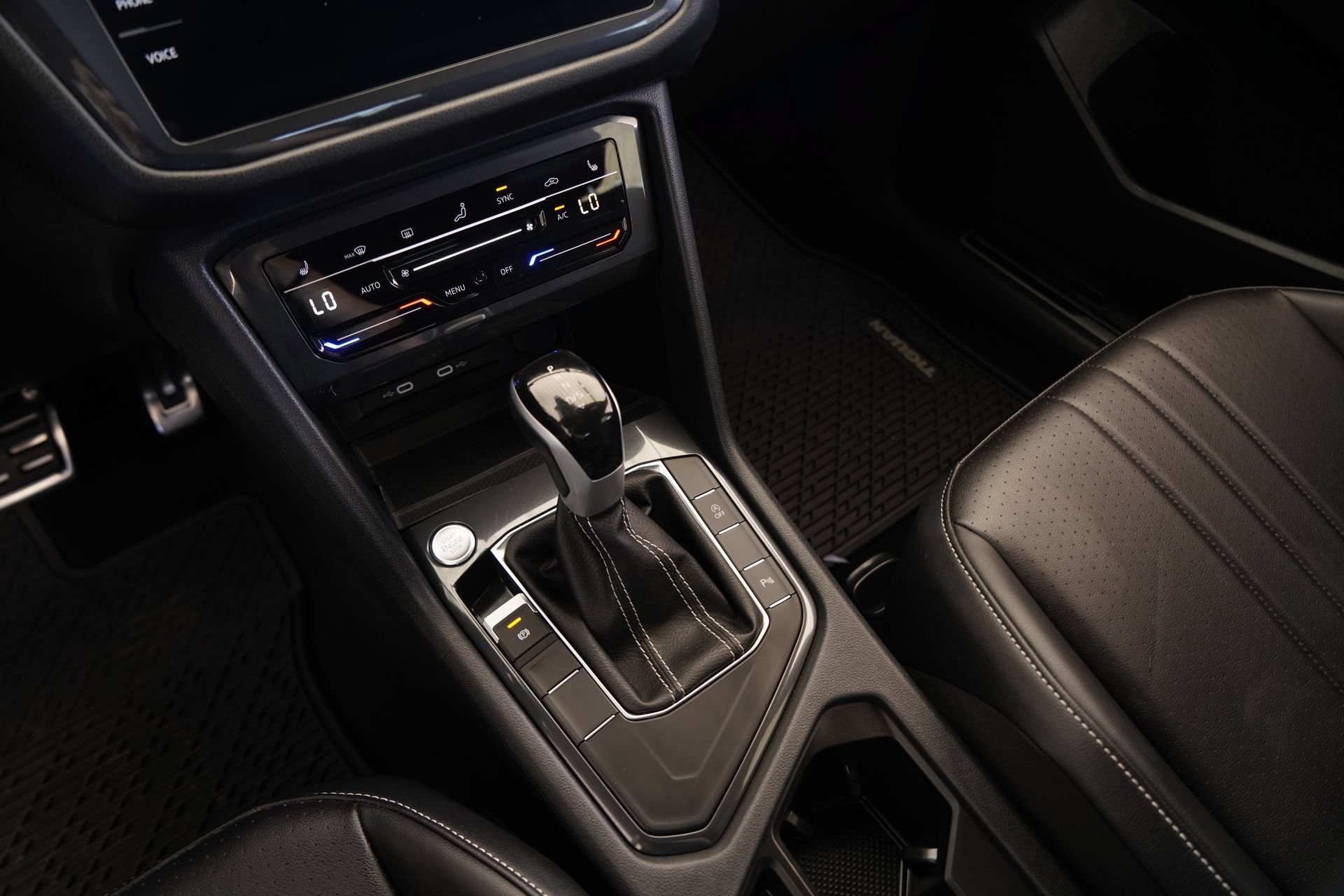 Certified 2024 Volkswagen Tiguan SE R-Line FWD image 18