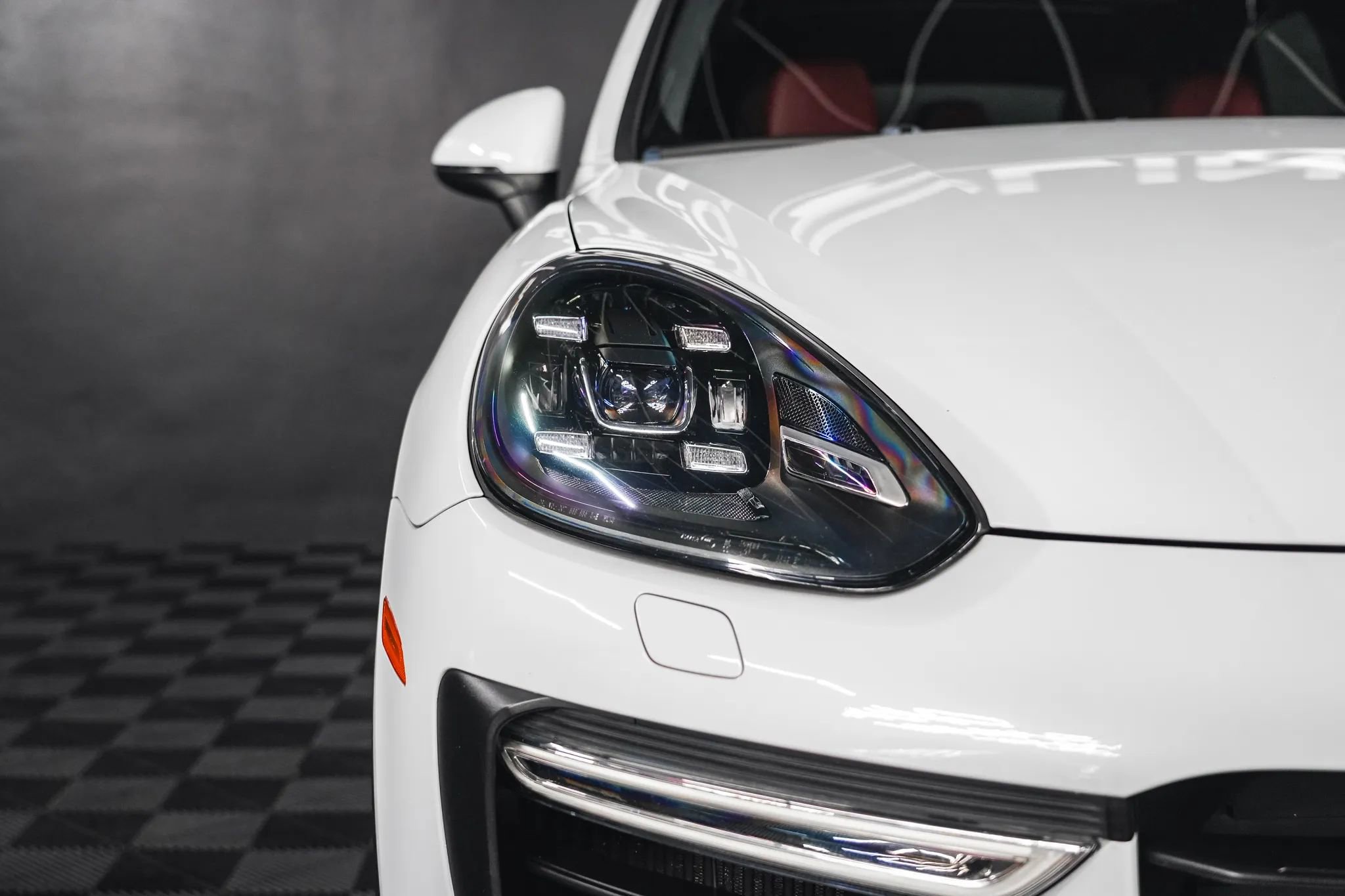 Used 2015 Porsche Cayenne Turbo image 12