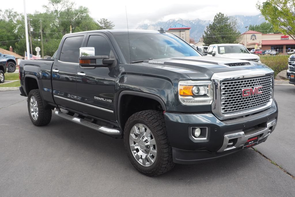 Used 2017 GMC Sierra 2500 Denali w/ Duramax Plus Package AWD/4WD image 3