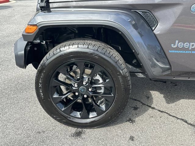 Certified 2025 Jeep Wrangler Unlimited Sahara w/ Safety Group image 13