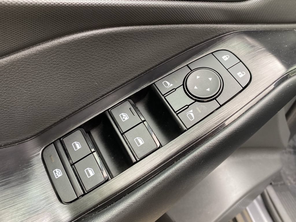 Used 2025 Nissan Rogue S FWD image 24