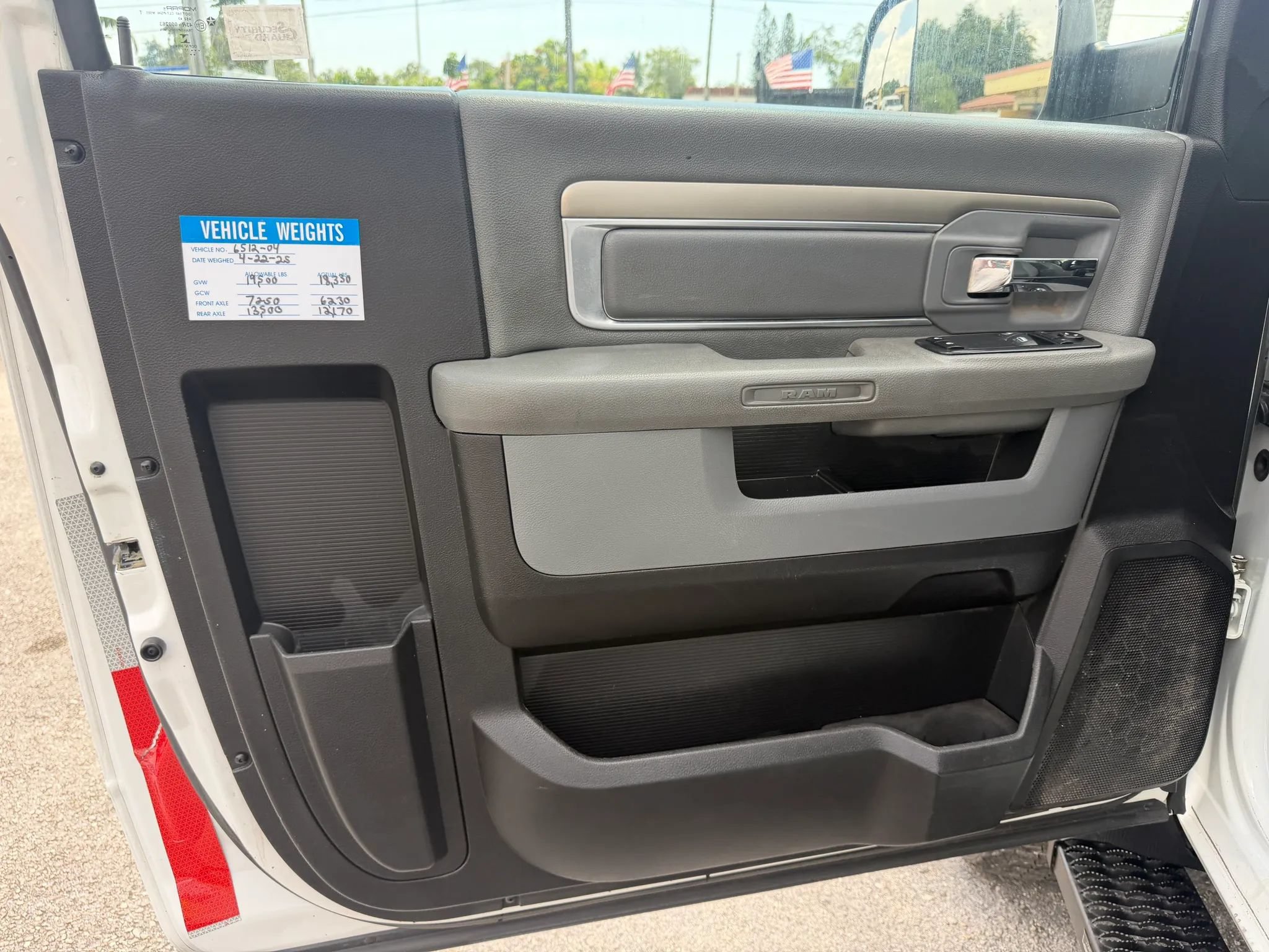 Used 2017 RAM 5500 SLT w/ Quick Order Package 29G SLT AWD/4WD image 8