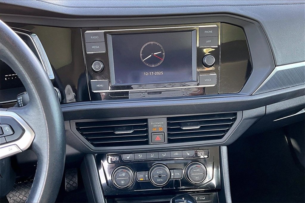 Used 2024 Volkswagen Jetta SE image 6