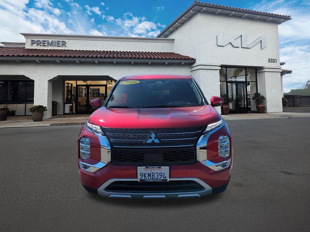 Used 2023 Mitsubishi Outlander SE image 3