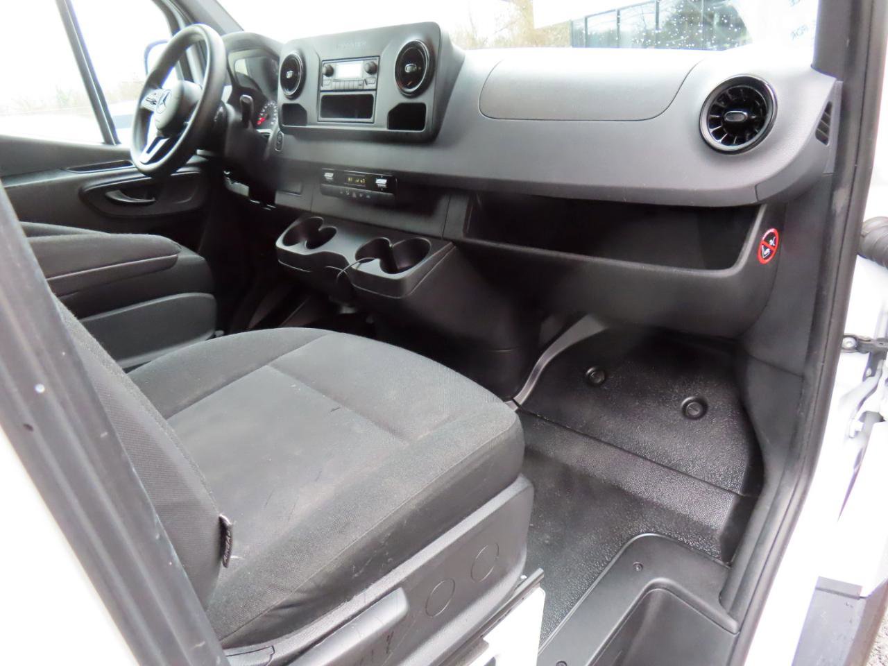 Used 2020 Mercedes-Benz Sprinter 1500 image 8