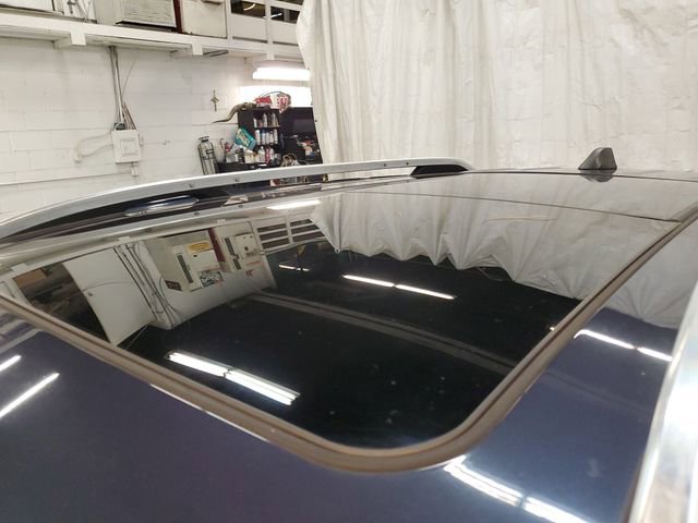 Used 2018 Chevrolet Equinox LT w/ Sun & Infotainment Package image 24