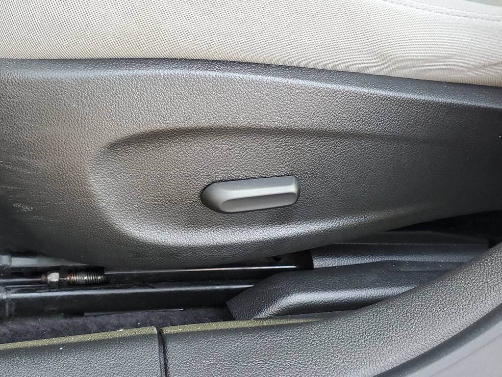 Used 2012 Chevrolet Cruze Eco FWD image 9