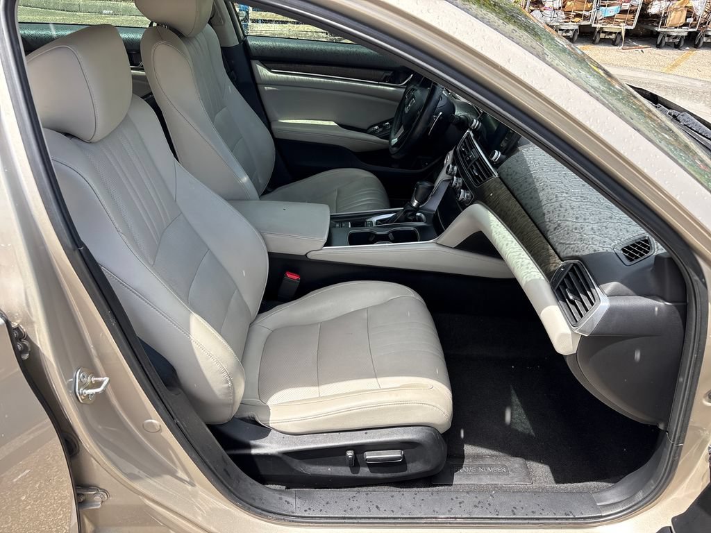 Used 2018 Honda Accord Touring image 5