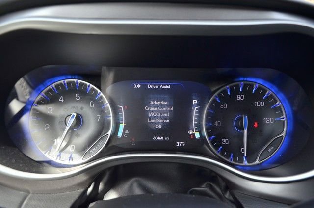 Used 2024 Chrysler Pacifica Touring-L image 19