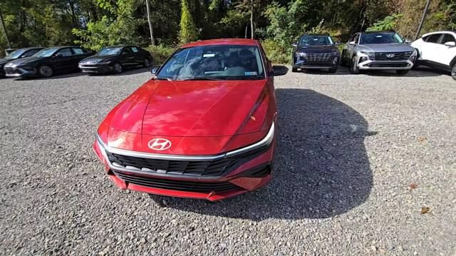 Used 2025 Hyundai Elantra Sport FWD image 13