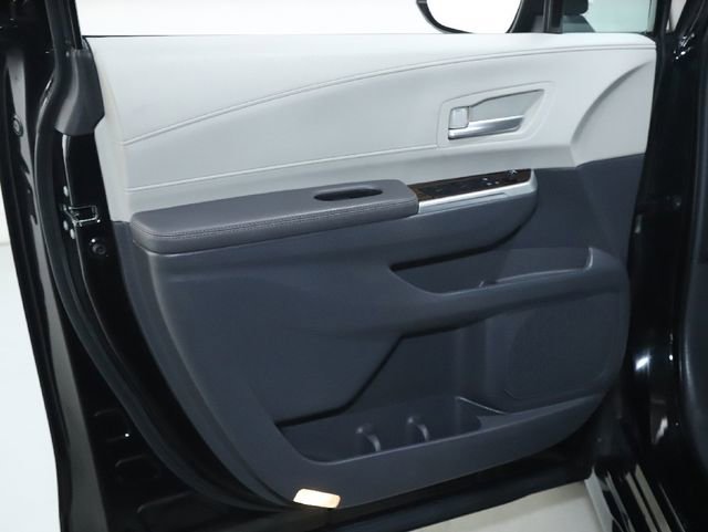 Used 2024 Toyota Sienna XLE image 21