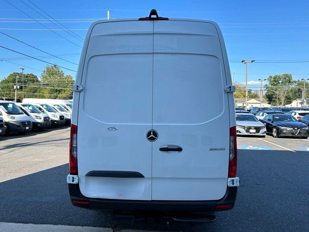 Used 2025 Mercedes-Benz Sprinter 2500 image 4