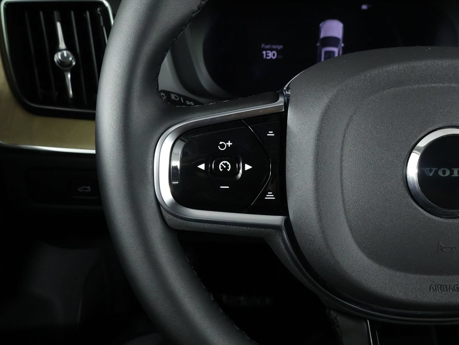 Certified 2026 Volvo XC60 B5 Ultra w/ Climate Package PRO AWD/4WD image 10