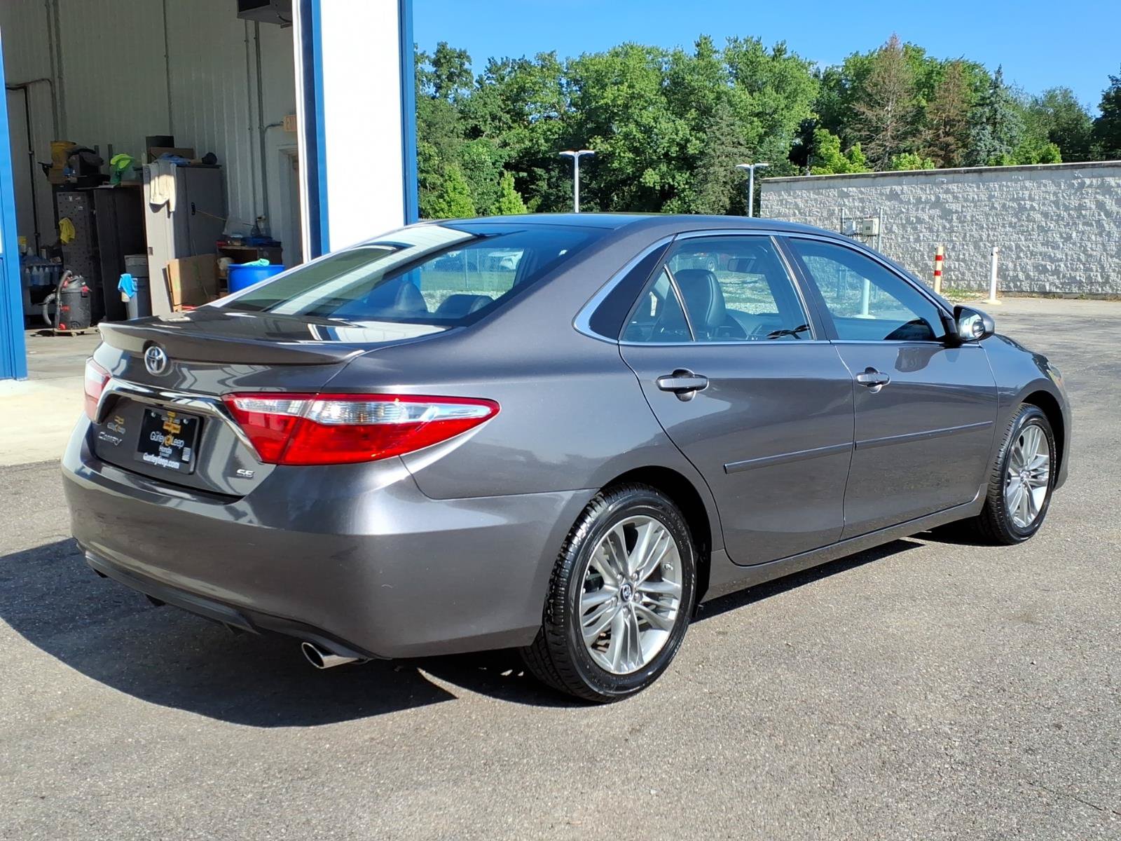 Used 2016 Toyota Camry SE FWD image 10