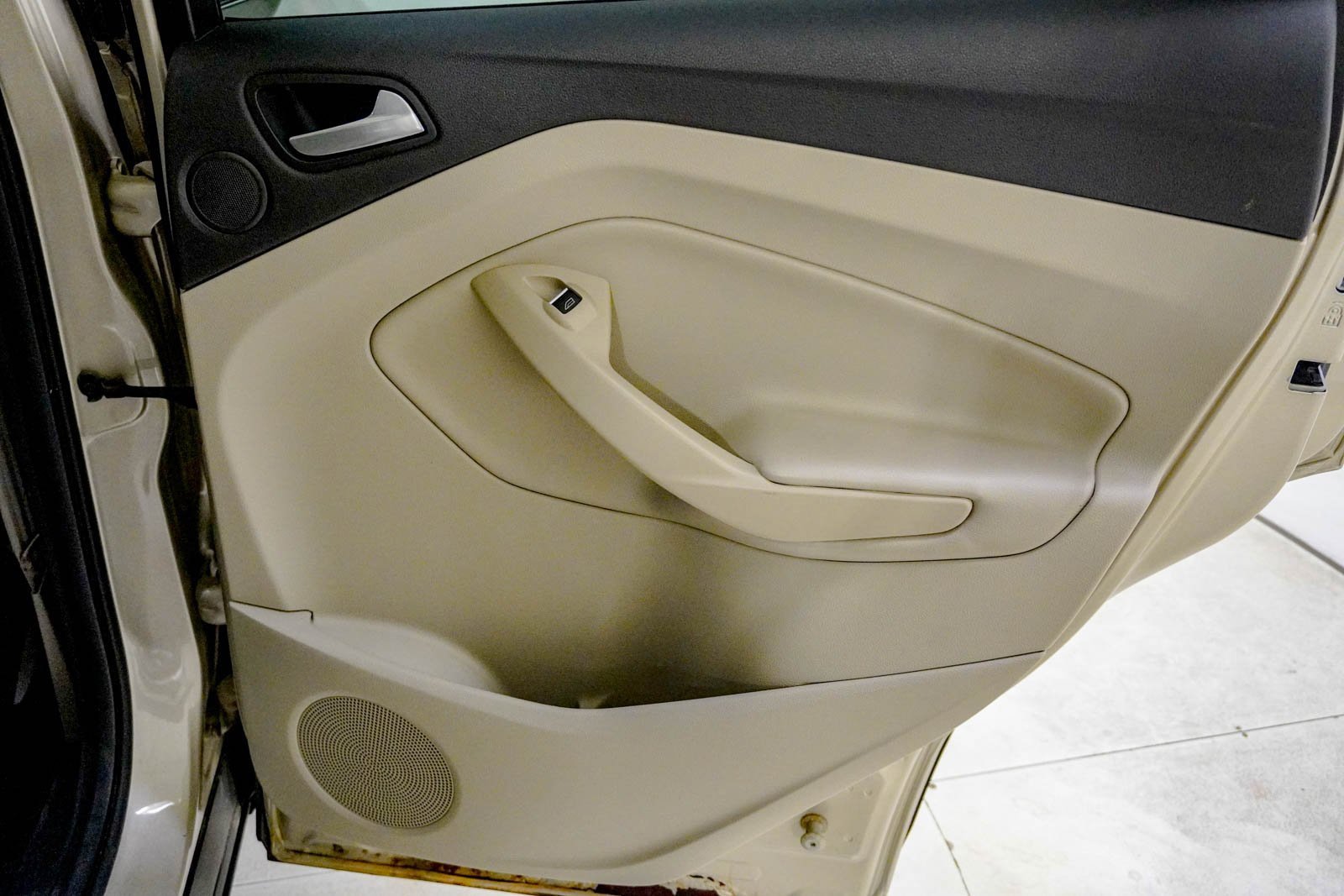 Used 2017 Ford Escape Titanium image 34