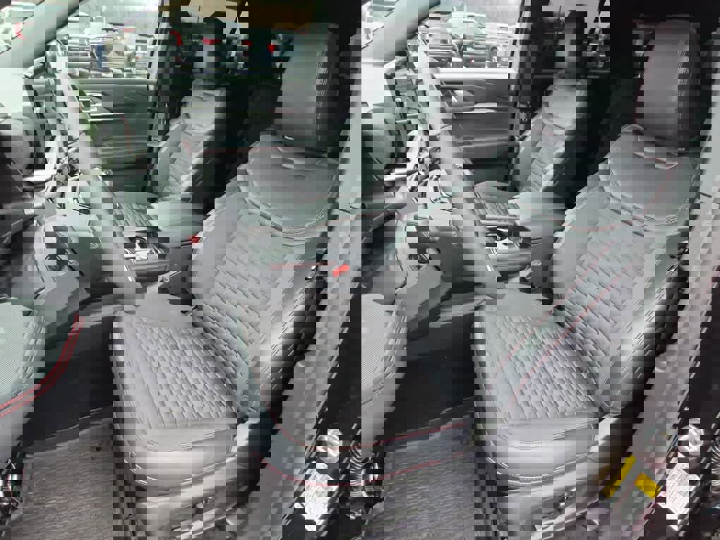 Used 2025 Ford Explorer ST-Line w/ ST-Line Street Pack image 12