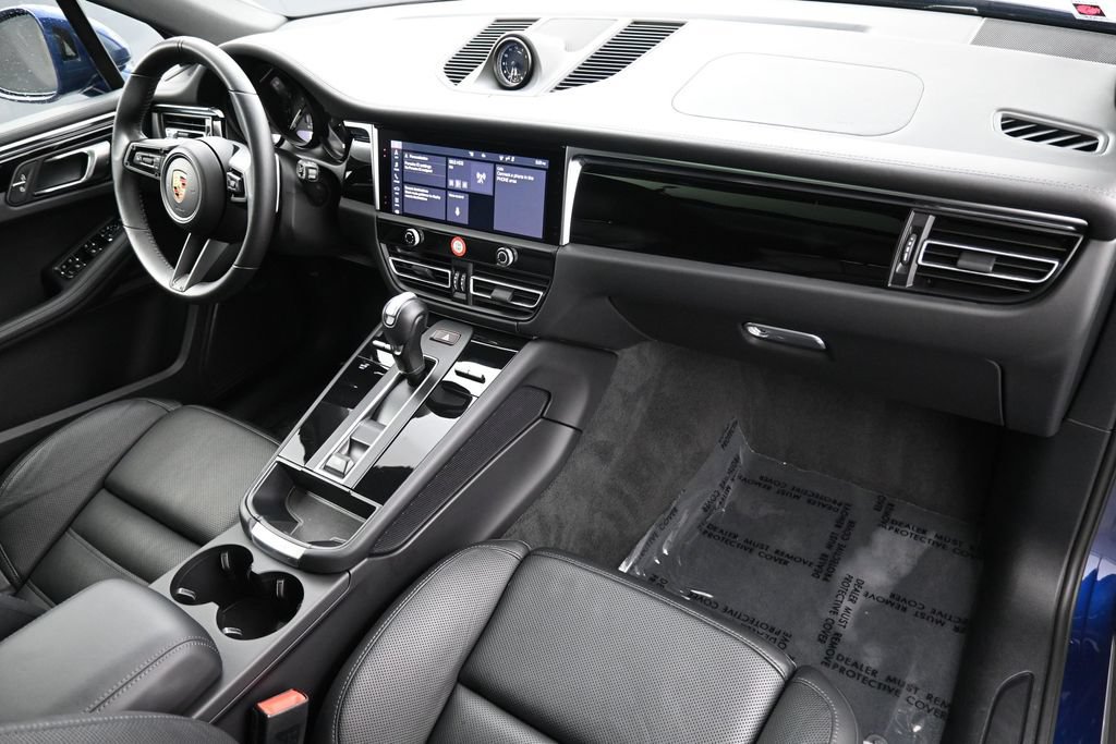 Certified 2024 Porsche Macan AWD/4WD image 30