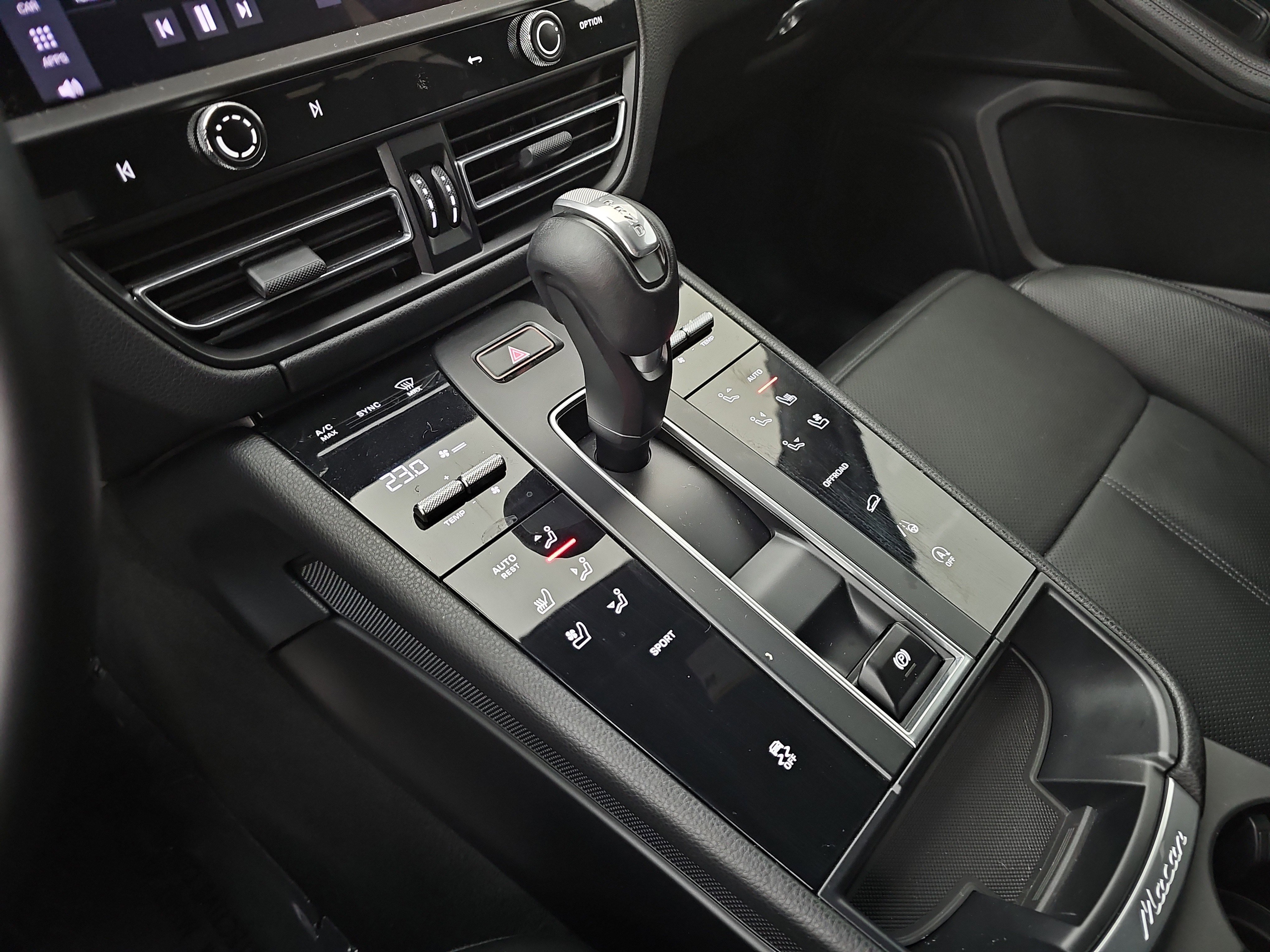 Used 2022 Porsche Macan image 34