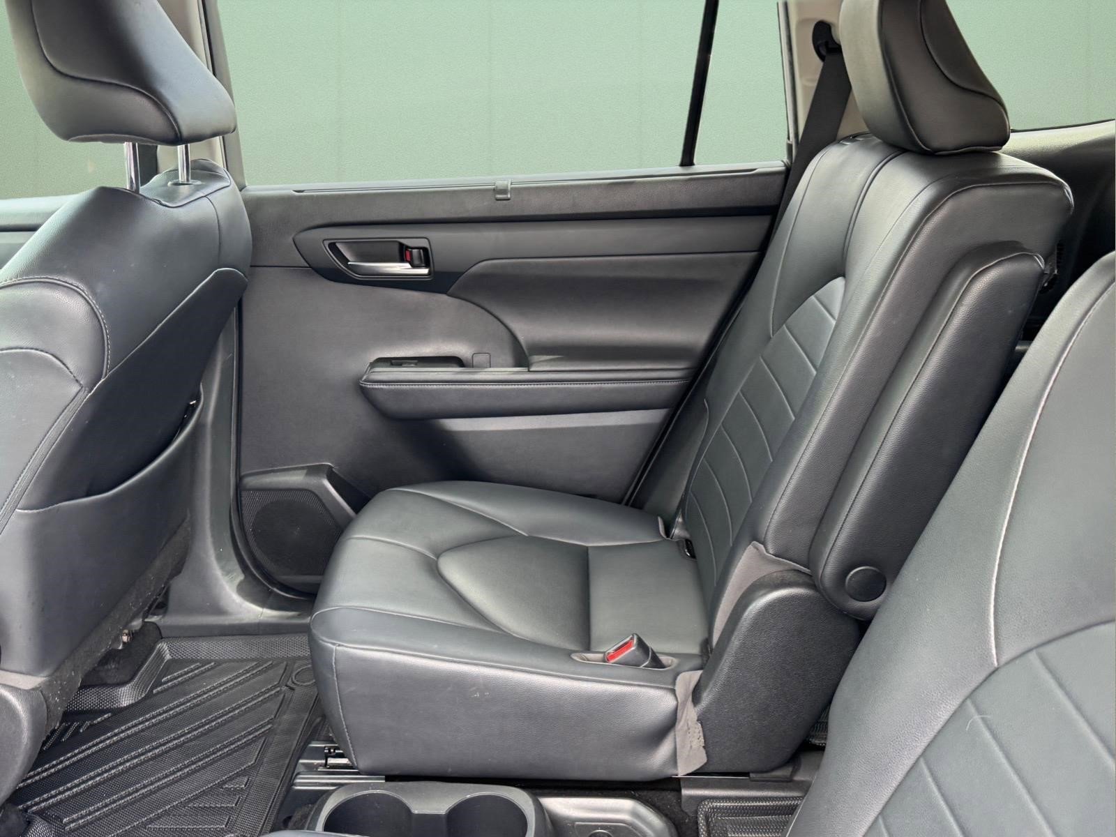 Used 2020 Toyota Highlander XLE FWD image 8