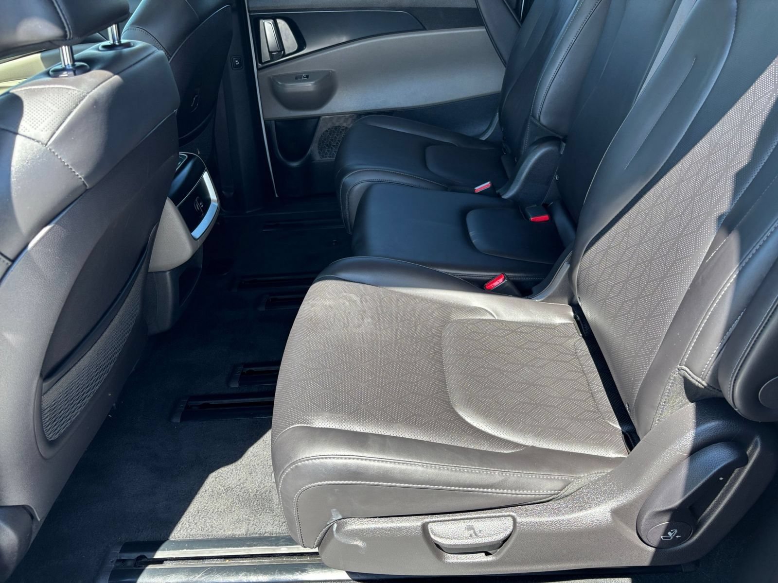 Used 2026 Kia Carnival FWD image 28