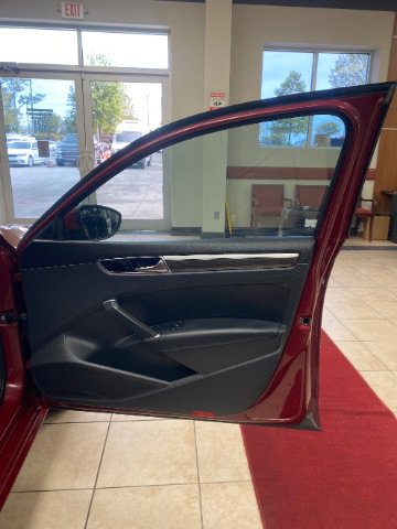 Used 2018 Volkswagen Passat 2.0T SE image 11