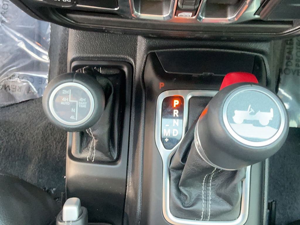 Used 2023 Jeep Wrangler Unlimited Sahara w/ Cold Weather Group AWD/4WD image 28