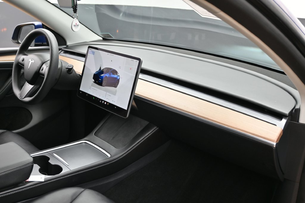 Used 2025 Tesla Model Y Long Range RWD image 36
