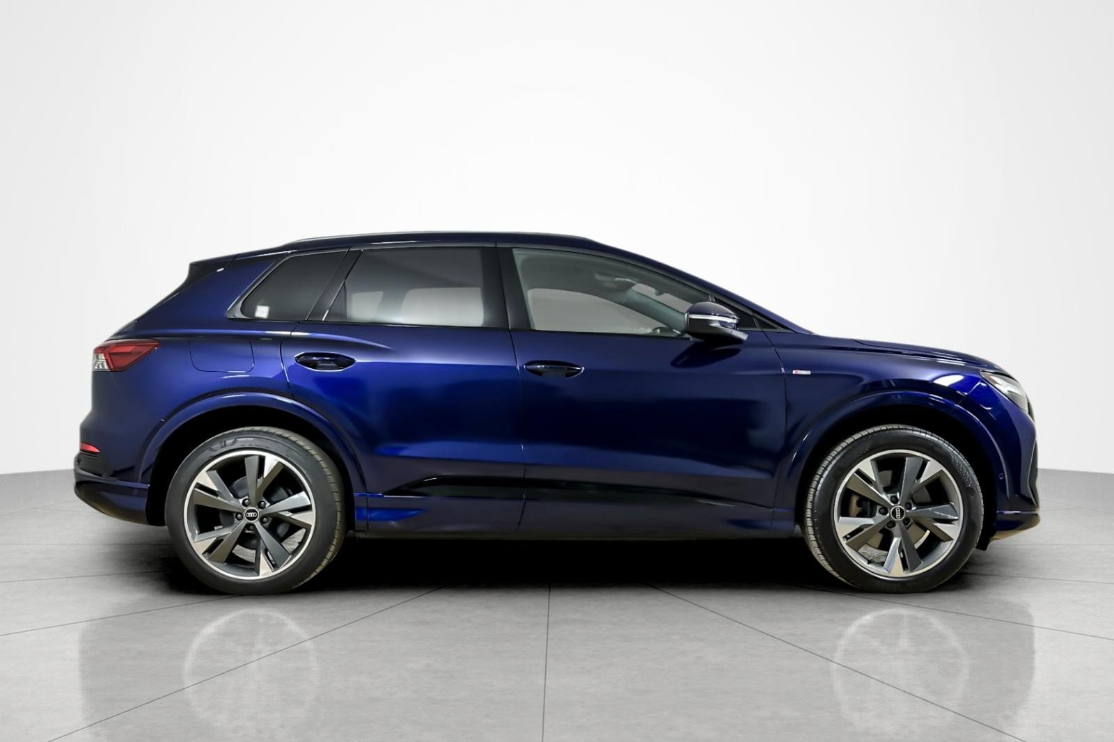 Used 2023 Audi Q4 e-tron Premium Plus AWD/4WD image 6