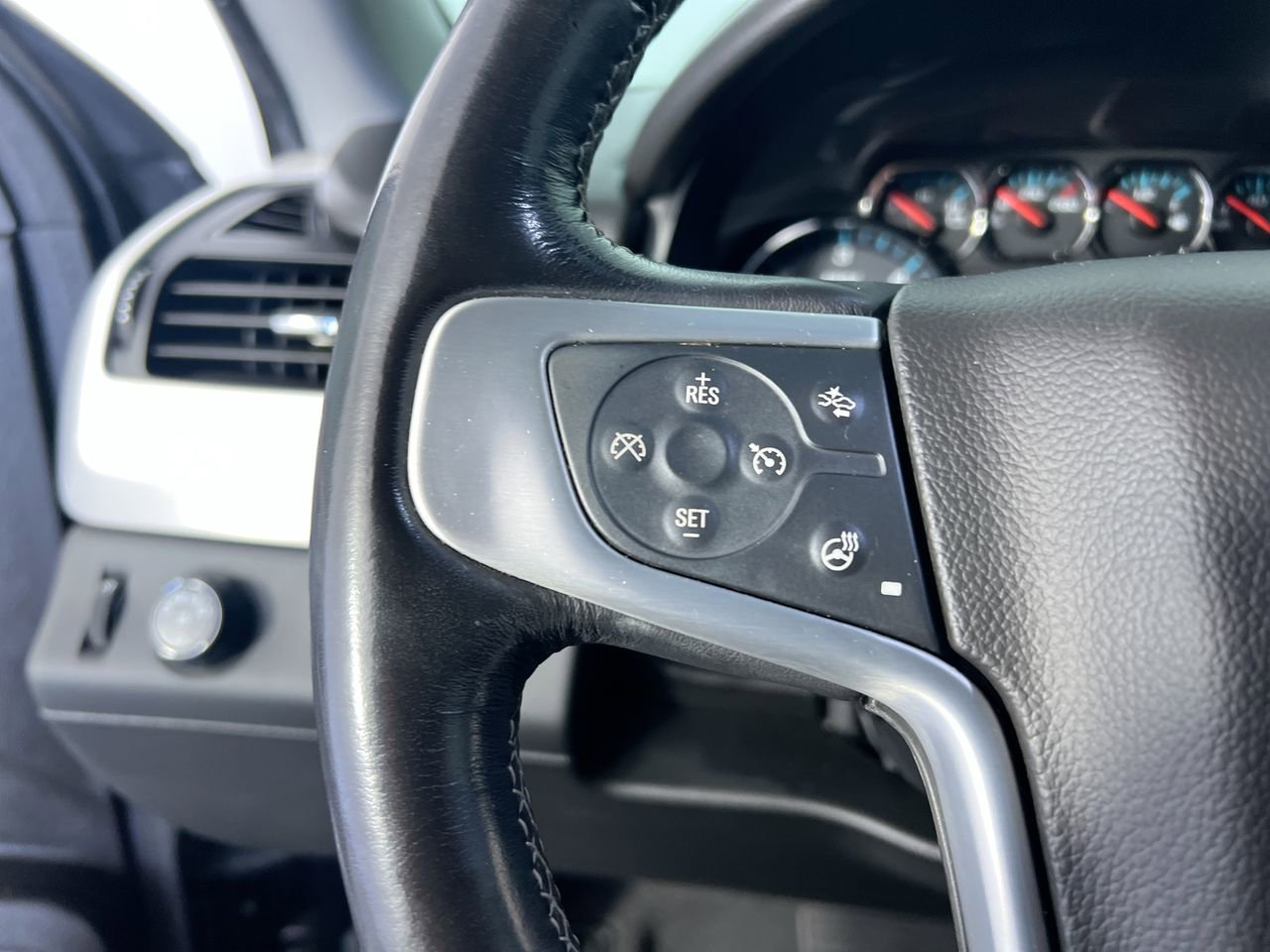 Used 2019 GMC Yukon SLT w/ Graphite Edition RWD image 16