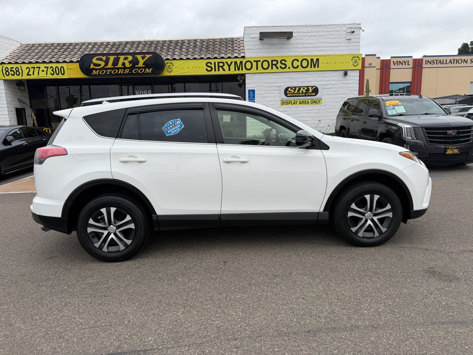 Used 2016 Toyota RAV4 LE AWD/4WD image 2