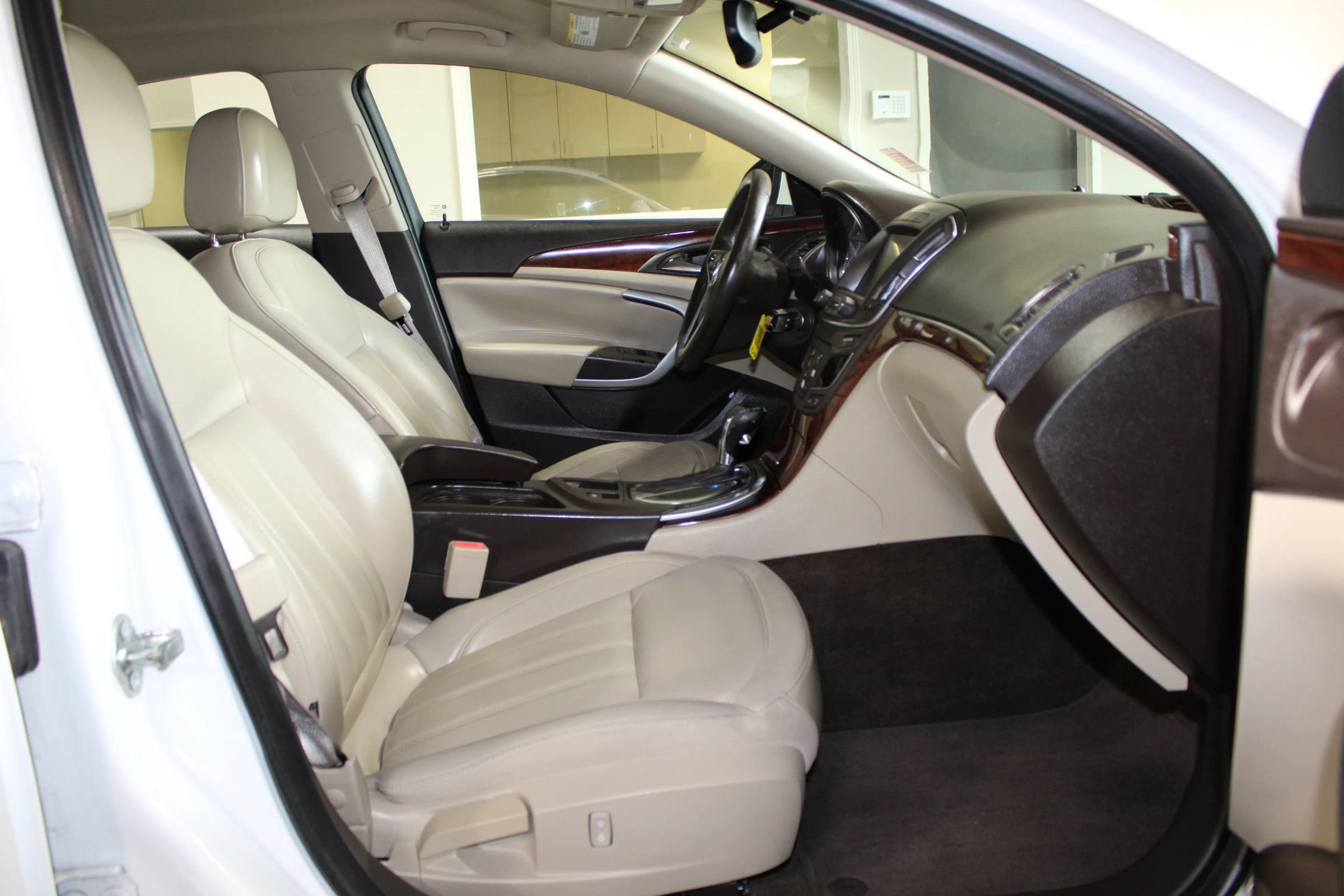 Used 2014 Buick Regal FWD image 23