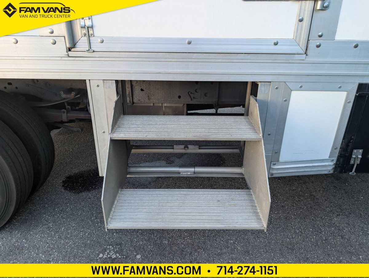 Used 2015 Ford F550 2WD Regular Cab Super Duty image 25