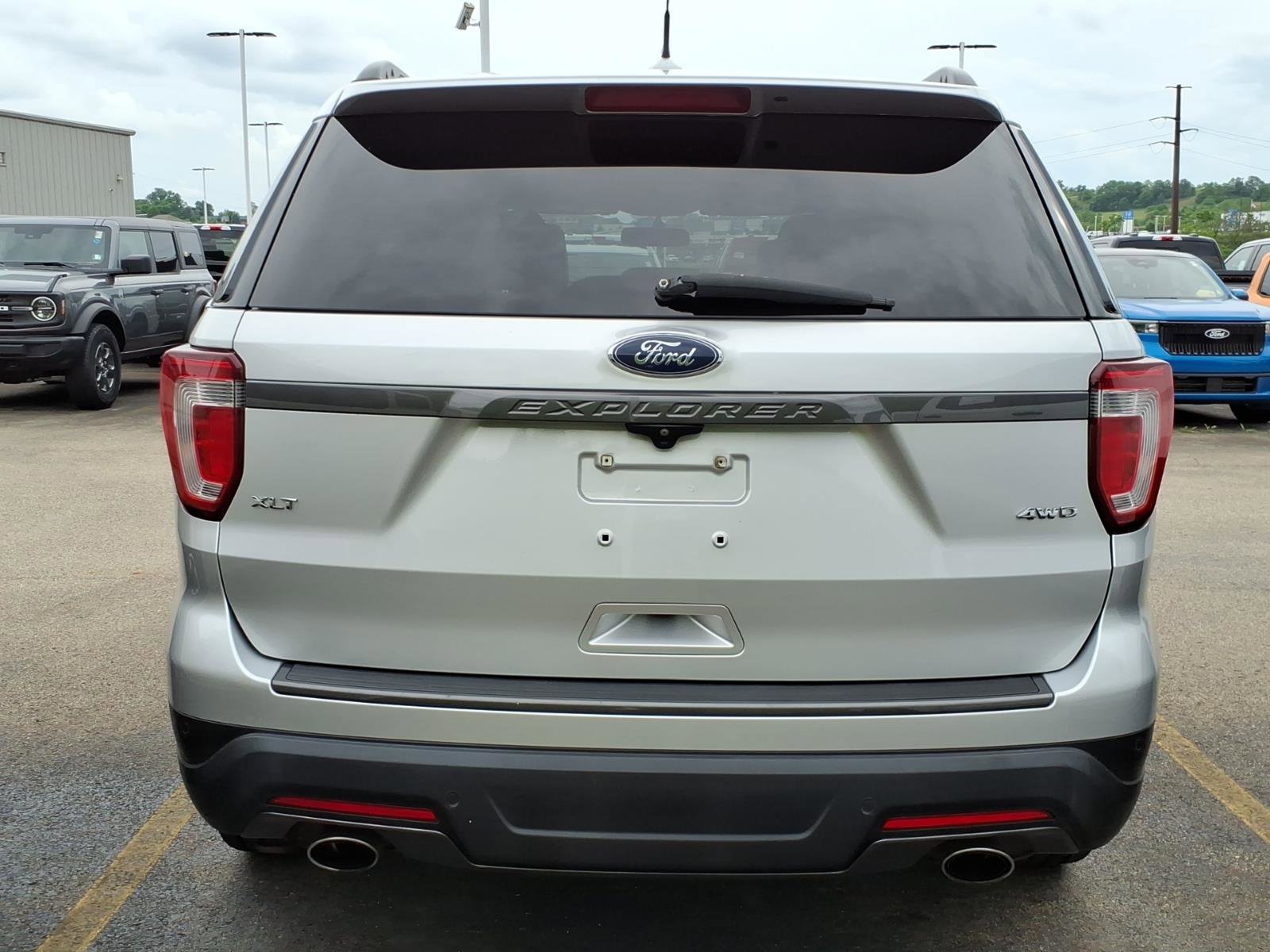 Used 2018 Ford Explorer XLT w/ Equipment Group 202A AWD/4WD image 5