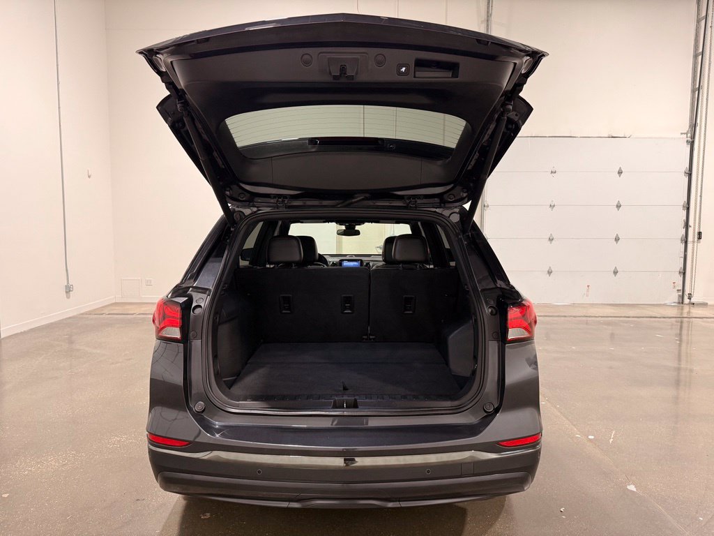 Used 2022 Chevrolet Equinox RS w/ RS Leather Package FWD image 9