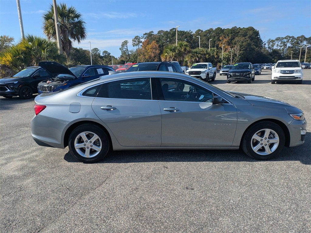 Used 2024 Chevrolet Malibu LT image 2