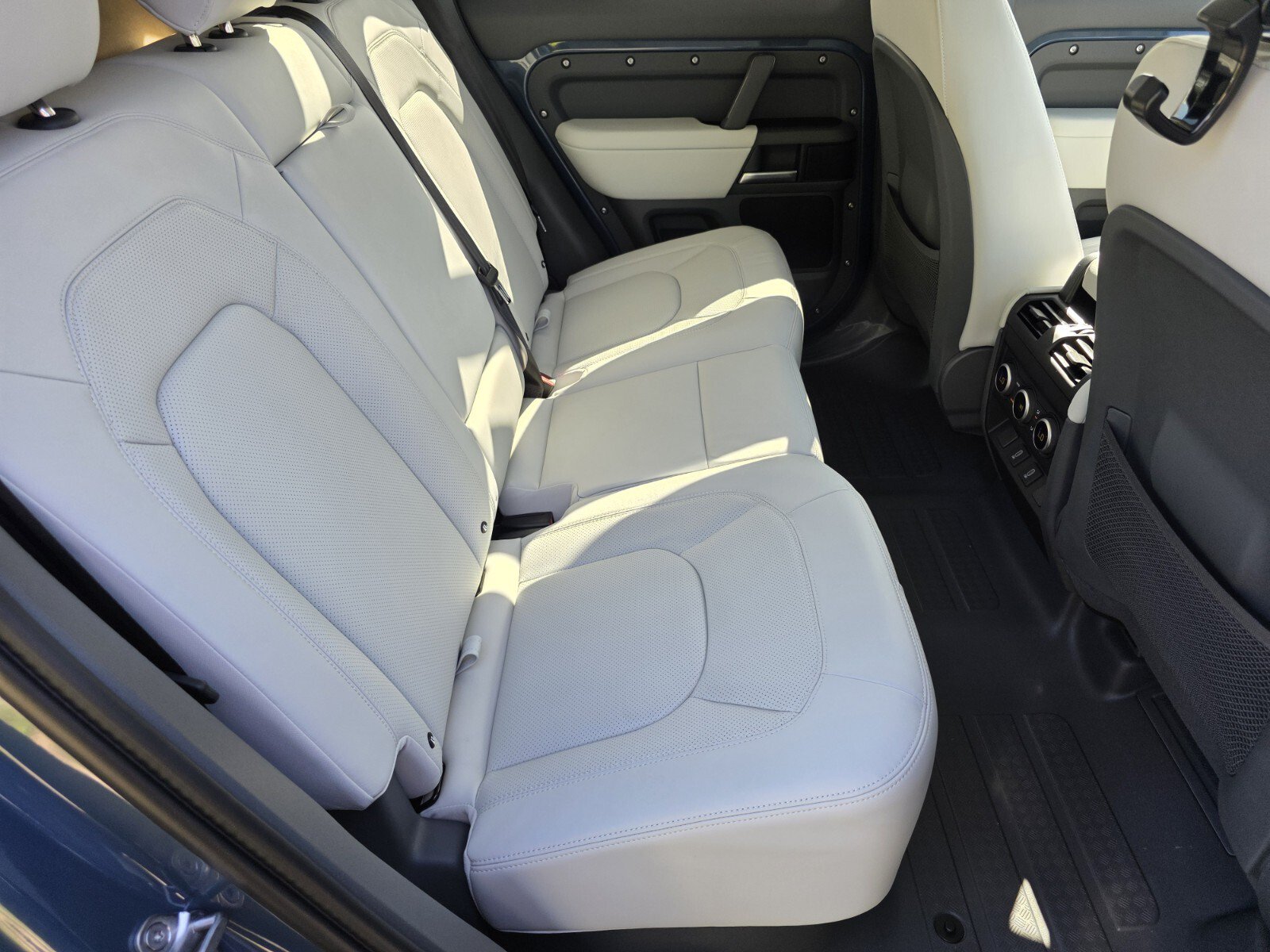 New 2026 Land Rover Defender 110 S AWD/4WD image 5